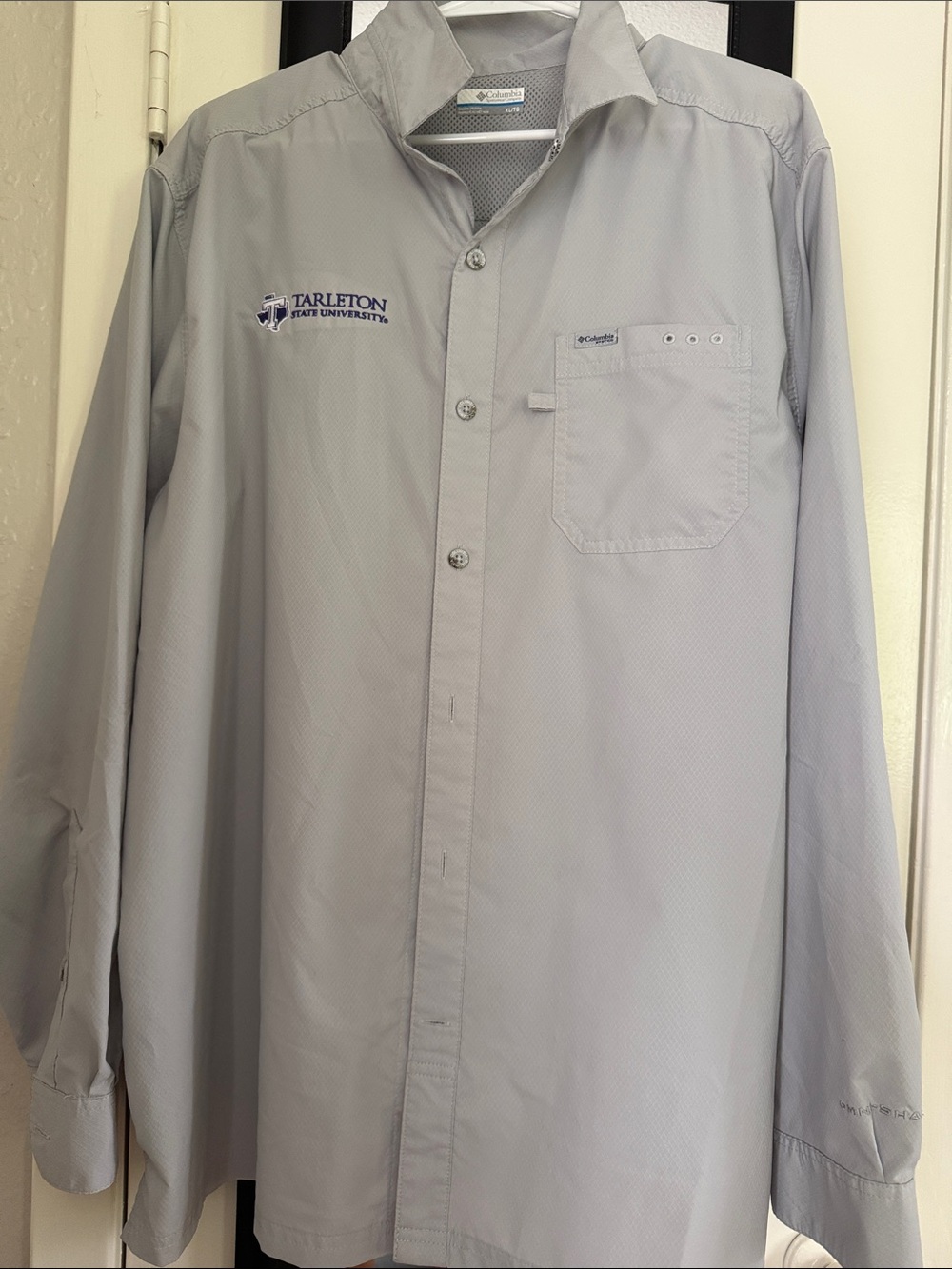 Columbia Light Gray Men's Long Sleeve Button Down Shirt